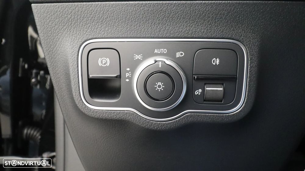 Mercedes-Benz GLA 180 d AMG Line - 19