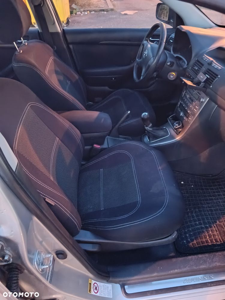 Toyota Avensis - 6