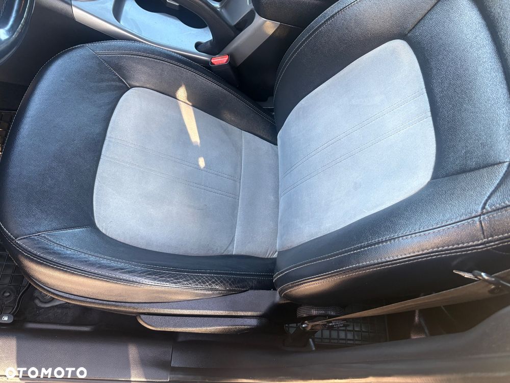 Kia Sportage 2.0 CRDI 4WD Fifa World Cup Edition - 36