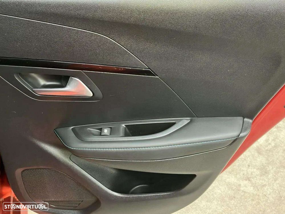 Peugeot 208 1.2 PureTech Allure - 21