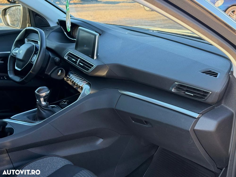 Peugeot 3008 1.6 BlueHDI S&S Allure - 12