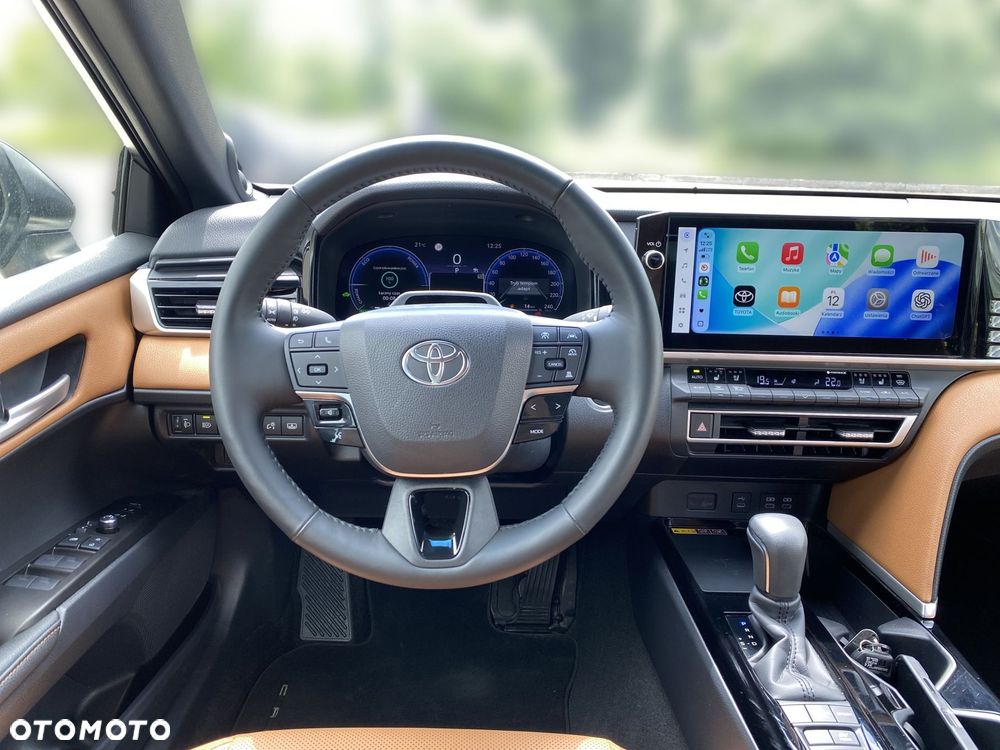 Toyota Camry - 17