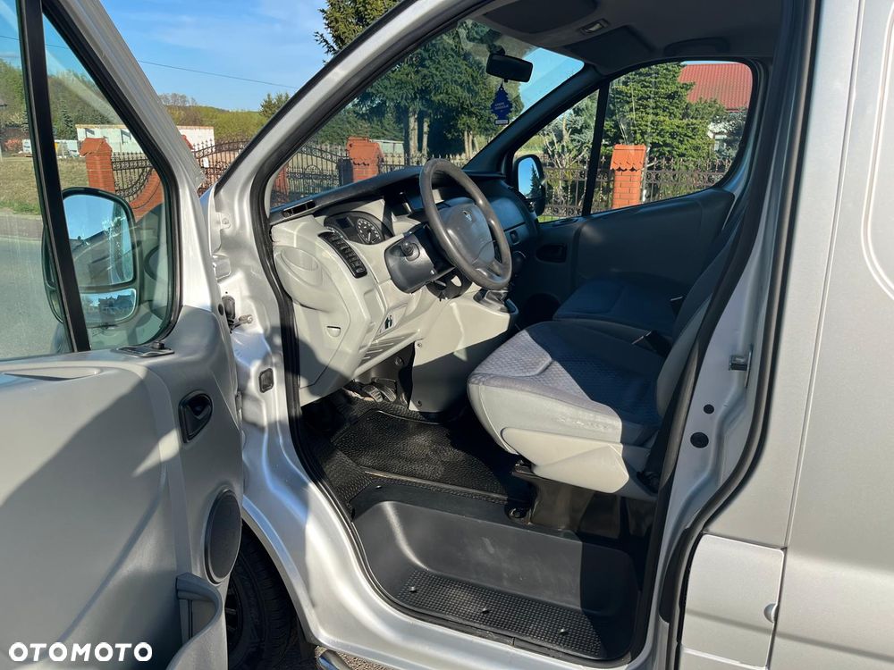 Renault Trafic - 13