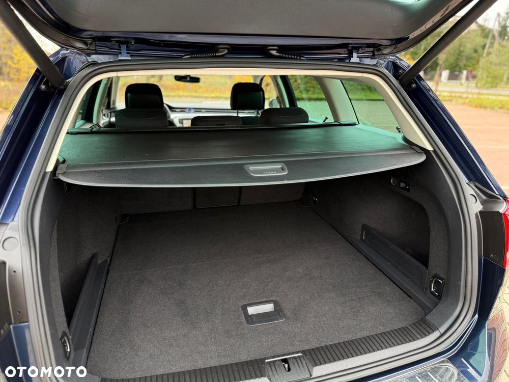 Volkswagen Passat - 15