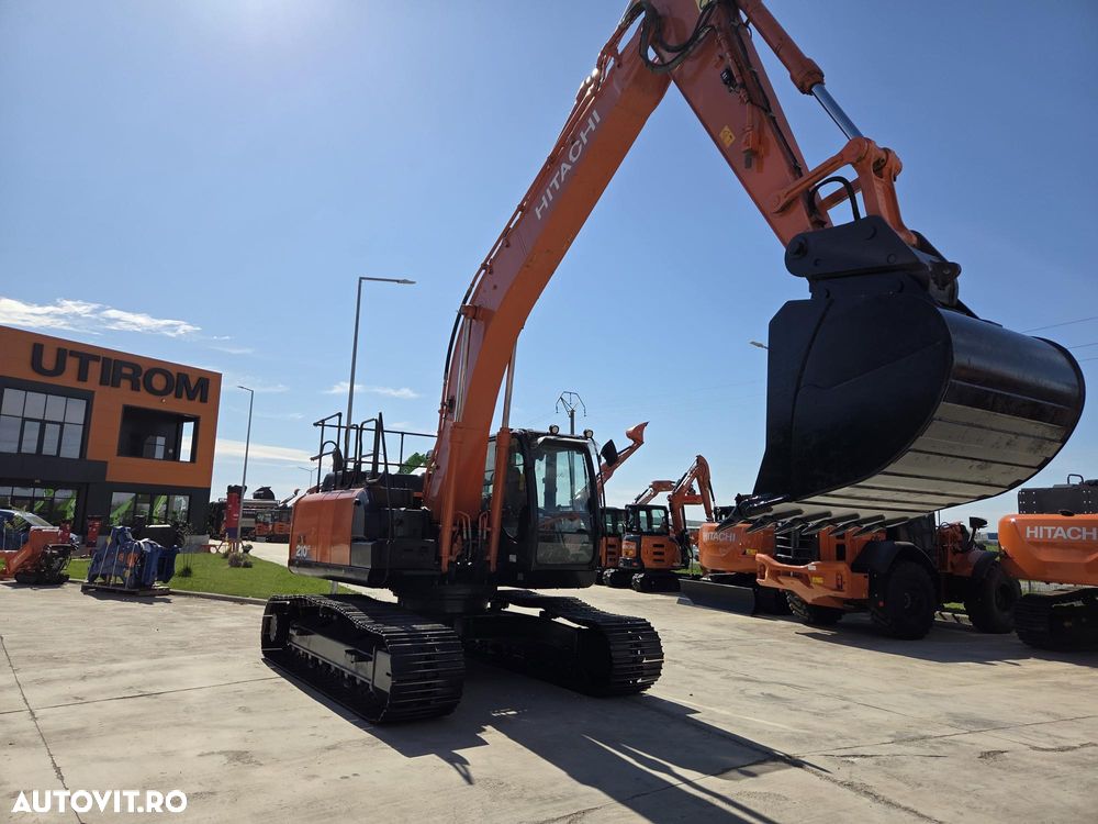 Hitachi ZX210, 23t, cupa NOUA 1,3mc, CUPLA RAPIDA, camere spate si laterale, inst picon, CONSUM MEDIU 9,6l/h, senile 80% ok doar 988h deplasare, 3 pompe hidr HITACHI, antifurt, motor ISUZU, ad sapare 7m, ridica 14t, STARE BUNA,leasing 4ani-83.900 EUR+Tva - 18
