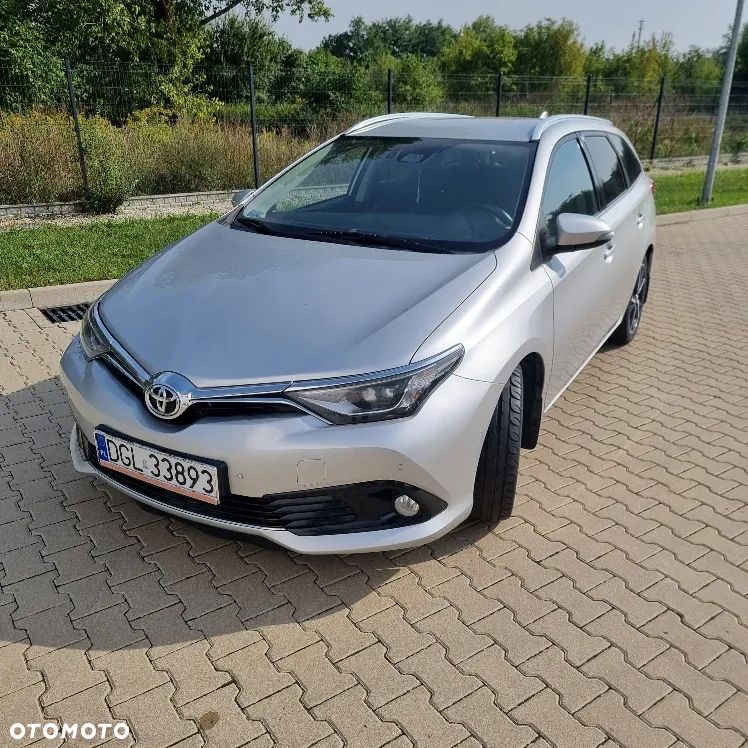 Toyota Auris 1.6 D-4D Dynamic - 1
