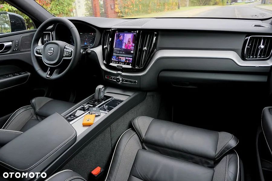Volvo XC 60 B4 D AWD Plus Dark - 25