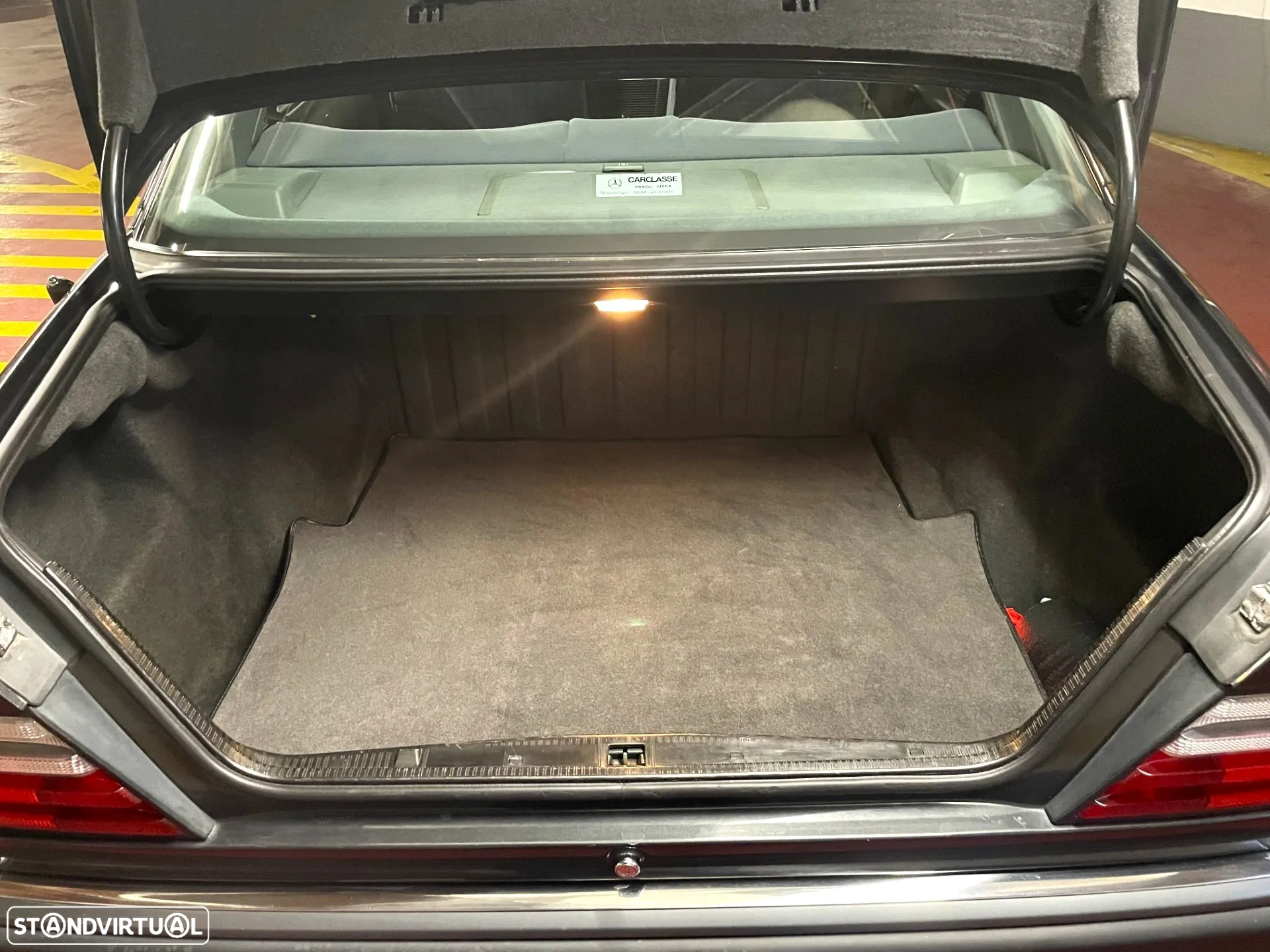 Mercedes-Benz 300 E-24 - 15