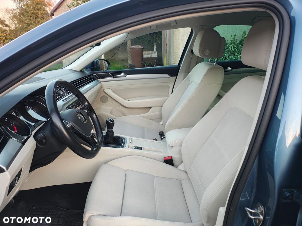 Volkswagen Passat - 17