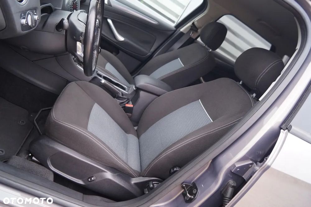 Ford Mondeo 1.6 TDCi Ambiente - 17