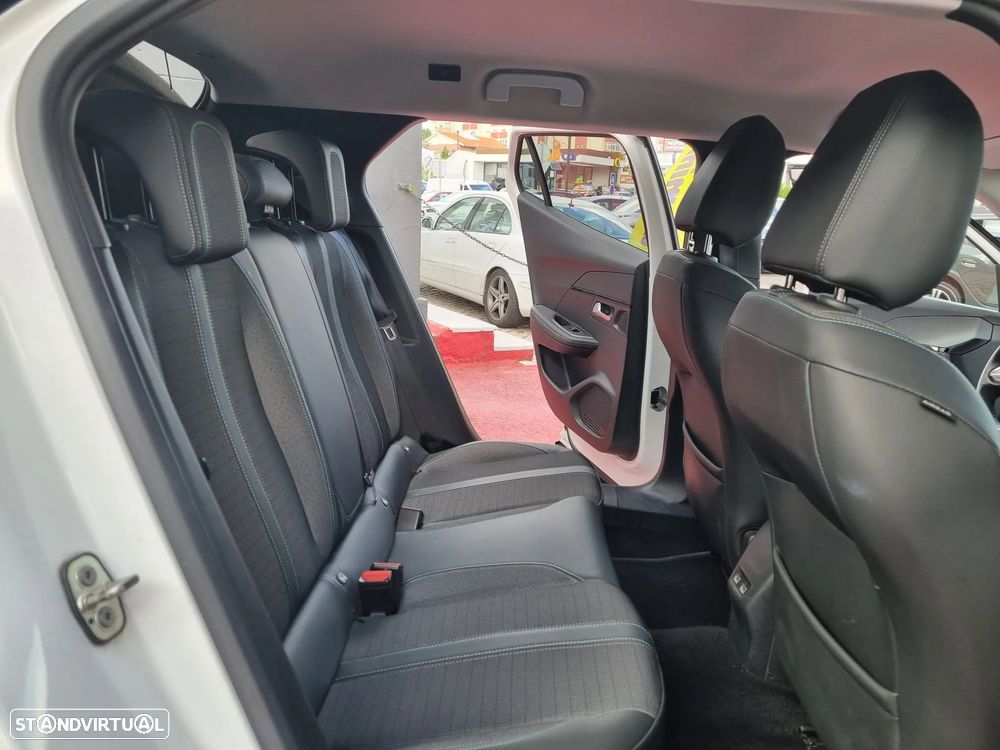 Peugeot 2008 1.2 PureTech Active Pack EAT8 - 20