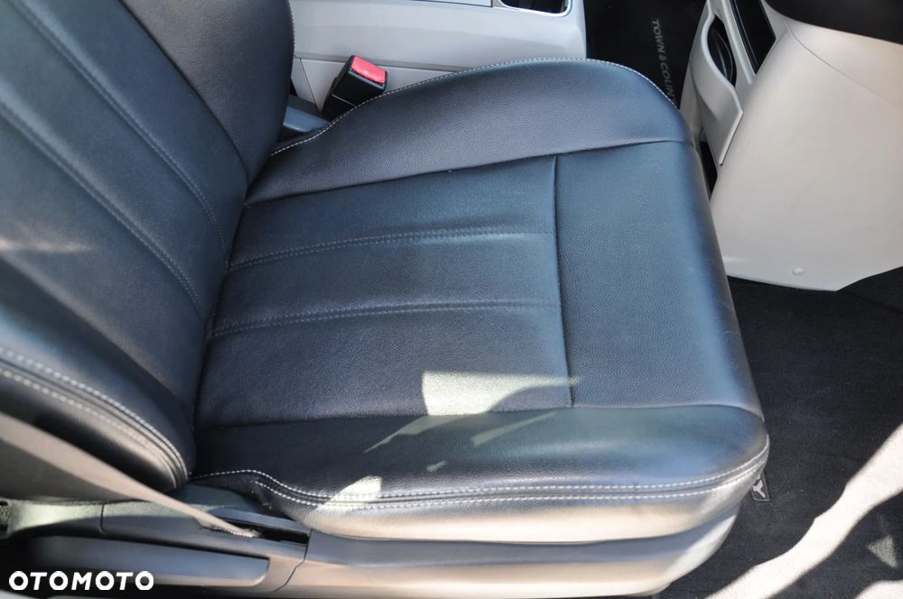 Chrysler Town & Country 3.6 Touring - 28