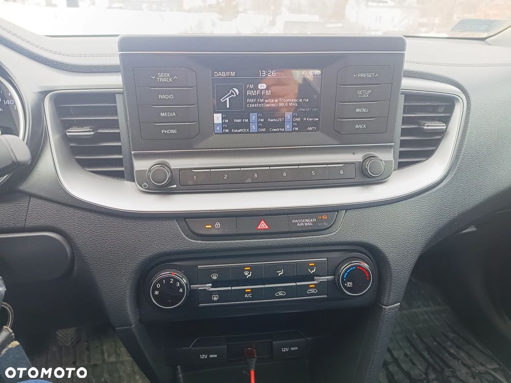 Kia Ceed 1.6 CRDi SCR M - 10