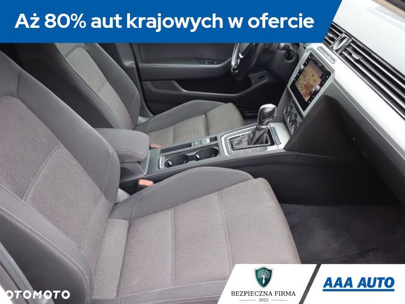 Volkswagen Passat - 10