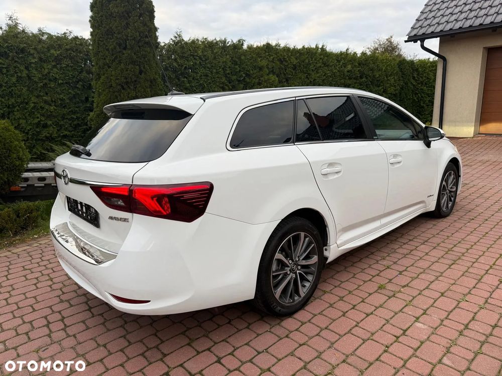 Toyota Avensis 2.0 D-4D Premium - 4