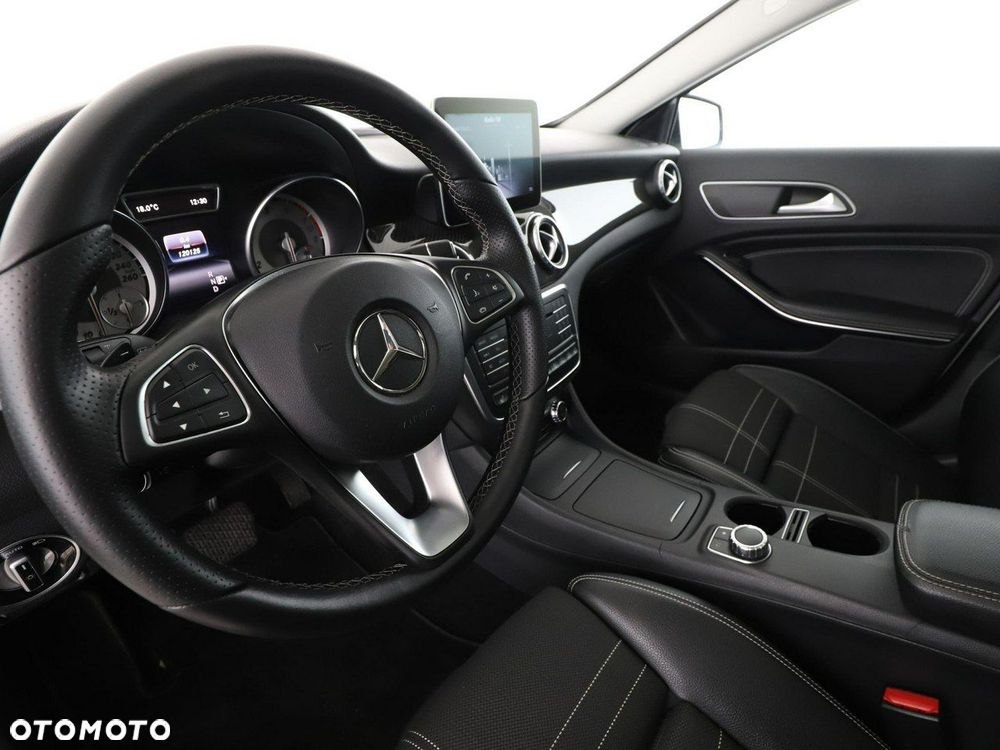 Mercedes-Benz GLA 250 4-Matic Urban - 15