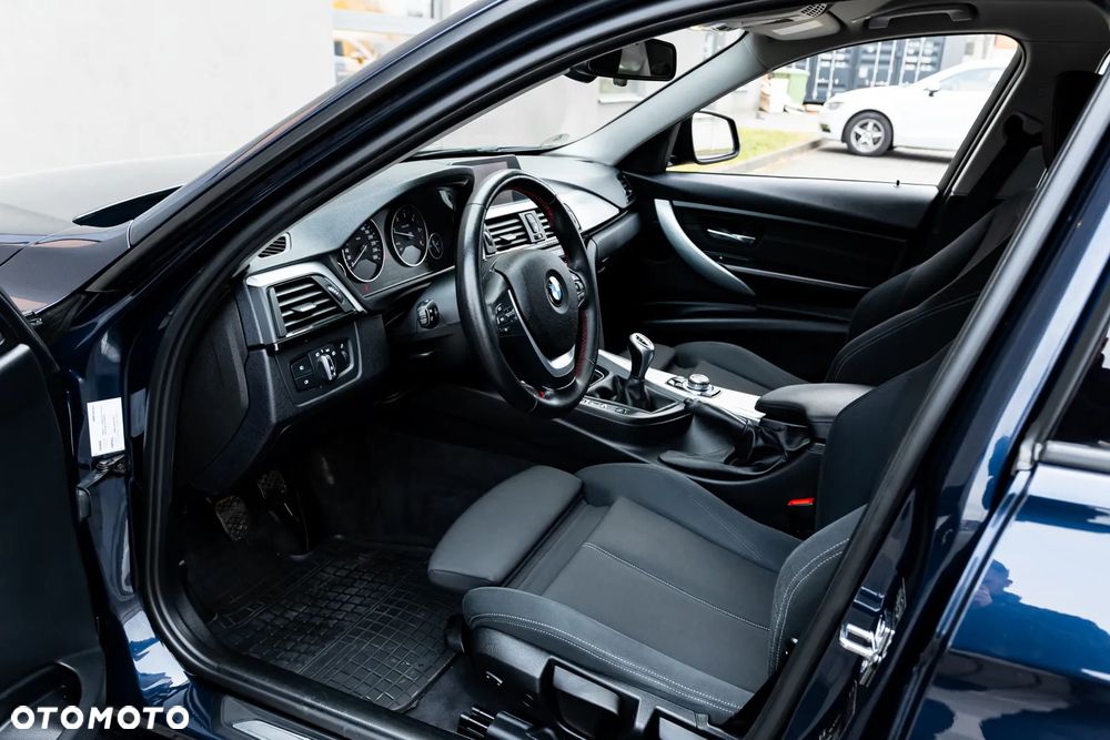 BMW Seria 3 320d DPF Edition Sport - 23