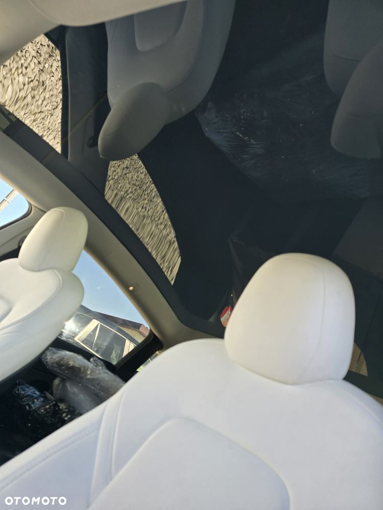 Tesla Model Y Long Range AWD - 9