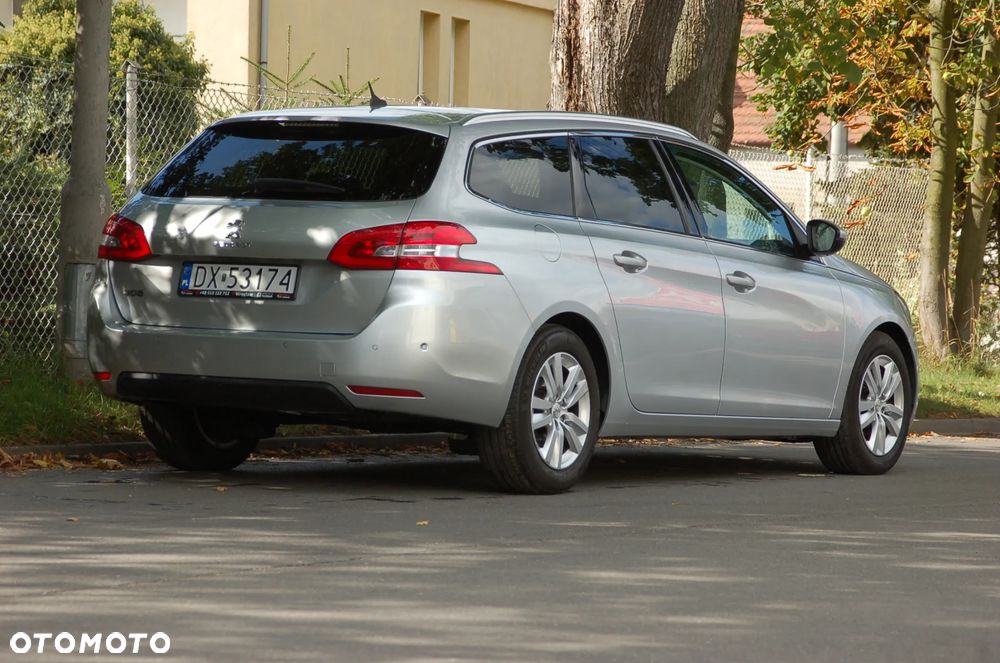 Peugeot 308 BlueHDi FAP 120 EAT6 Stop&Start Allure - 21