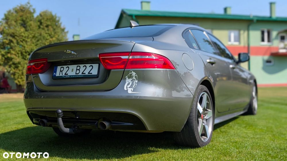 Jaguar XE 2.0 T R-Sport - 6