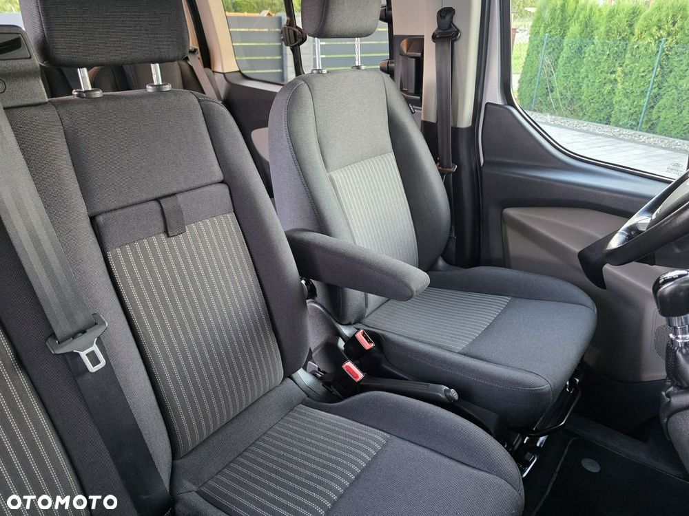 Ford Tourneo Custom - 26
