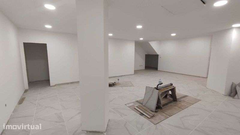 Alugo Espaço Comercial em Monte dos Burgos S. Mamede Infesta - Porto - Grande imagem: 3/5