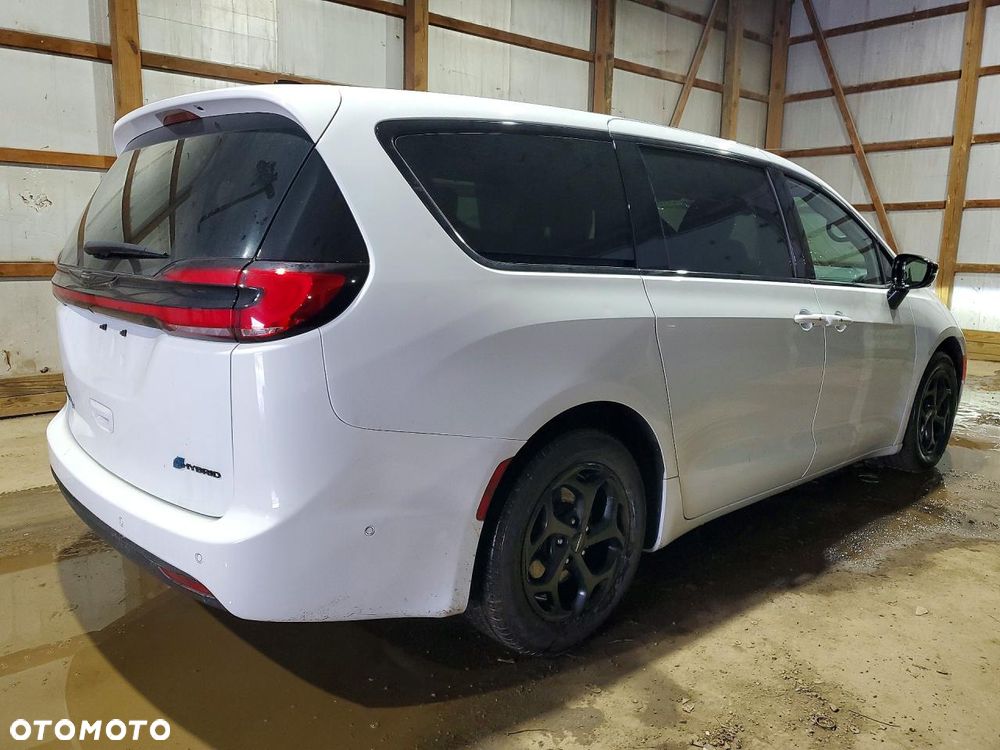 Chrysler Pacifica - 4