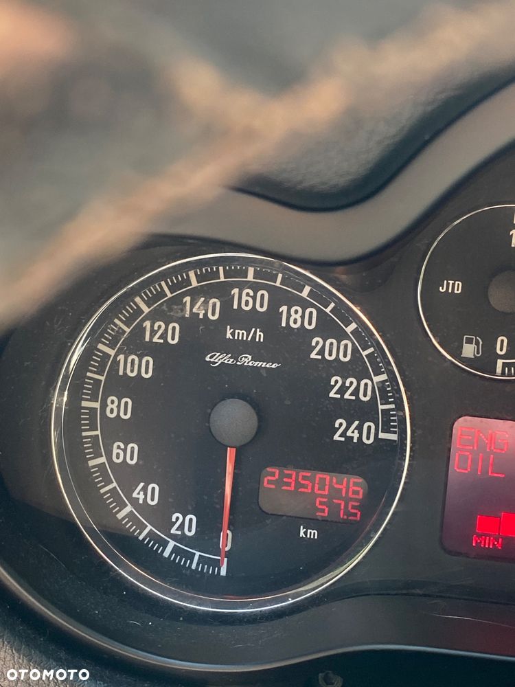 Alfa Romeo 147 1.9 JTDM 8V - 1