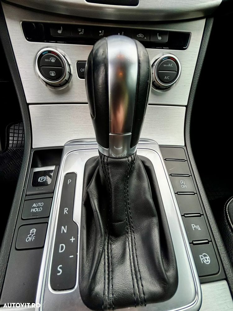 Volkswagen Passat Variant 2.0 TDI BlueMotion Technology DSG Highline - 12