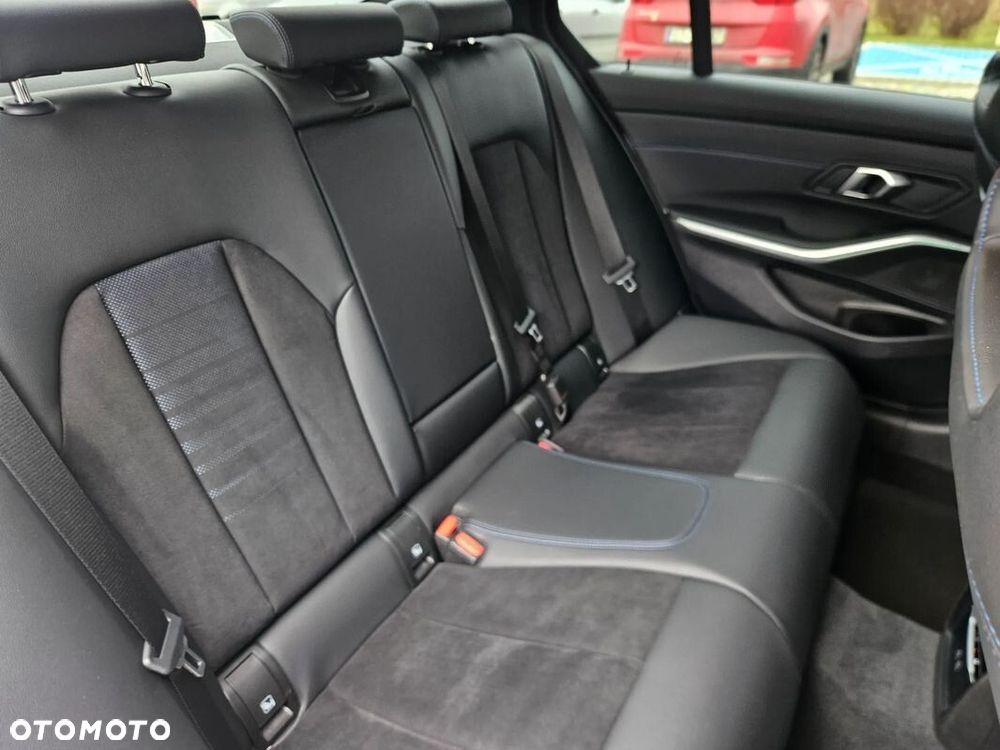 BMW Seria 3 320i xDrive M Sport - 31