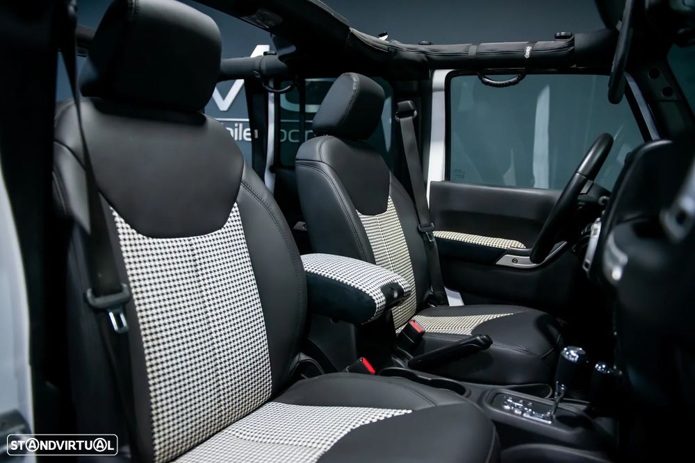 Jeep Wrangler Unlimited 2.8 CRD ATX Sahara Adventure Edition - 30