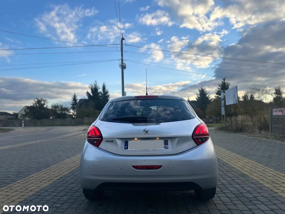 Peugeot 208 - 14