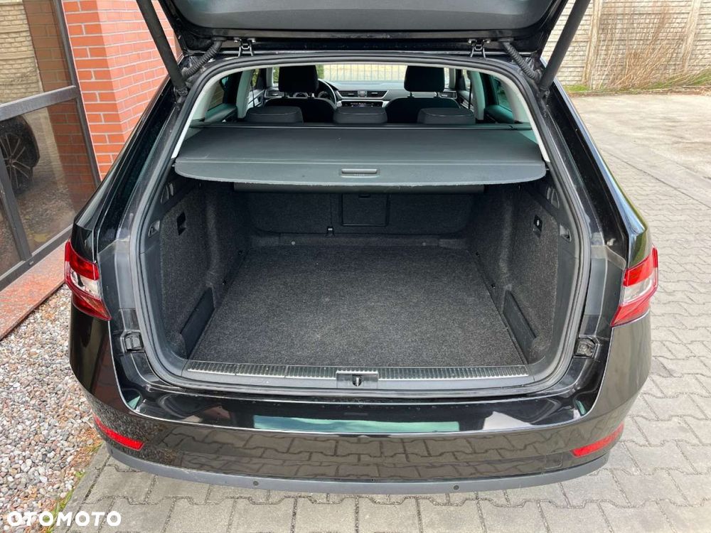 Skoda Superb 2.0 TDI DSG Style - 27
