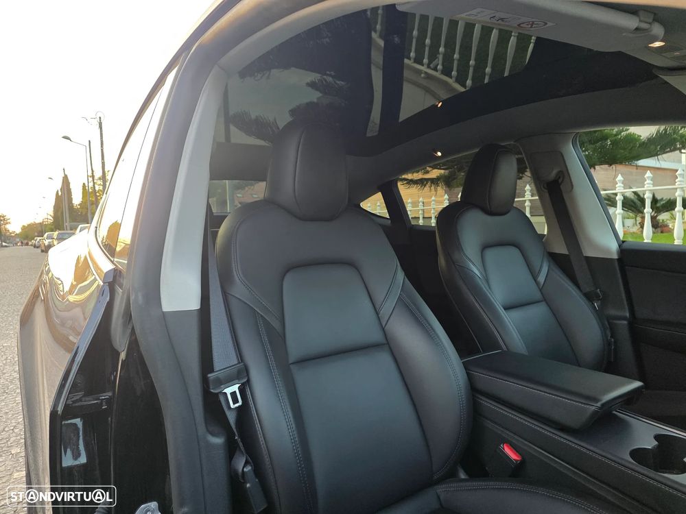 Tesla Model Y Long Range Dual Motor AWD - 18
