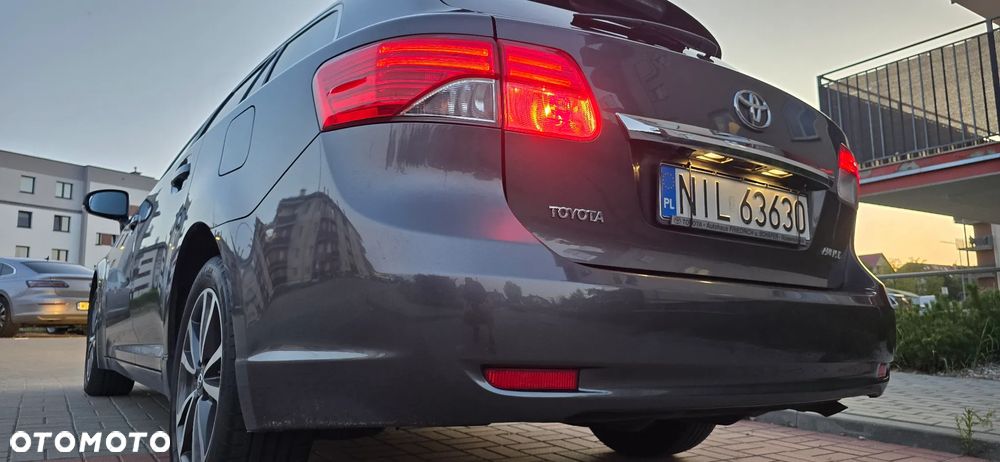 Toyota Avensis 2.0 D-4D - 10