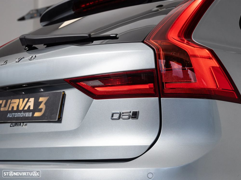 Volvo V90 2.0 D5 Momentum AWD Geartronic - 9