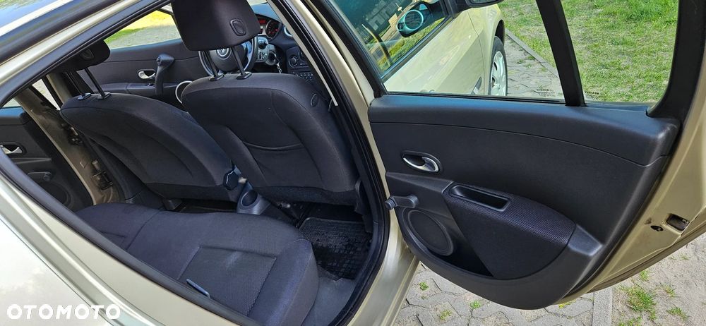 Renault Clio 1.6 16V Expression - 26
