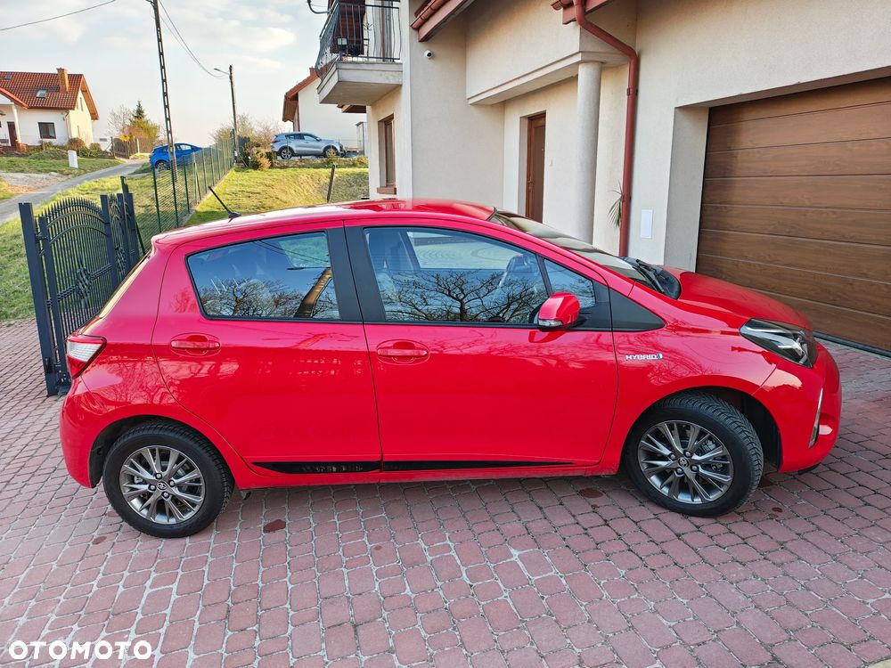 Toyota Yaris Hybrid 100 Premium - 6