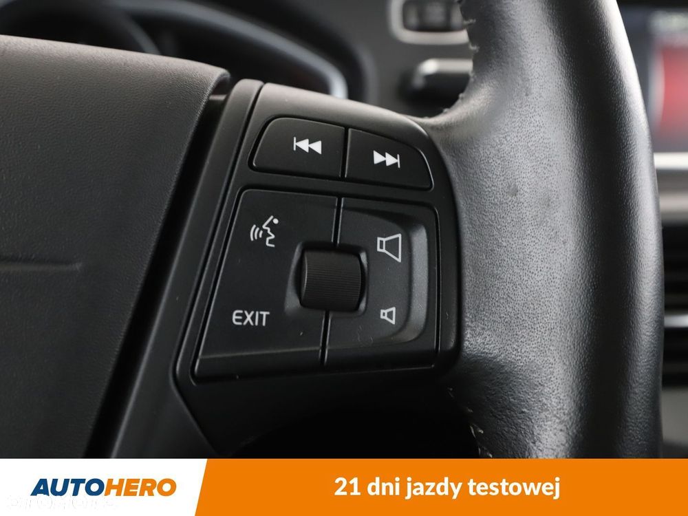 Volvo V40 Cross Country D2 Momentum - 25