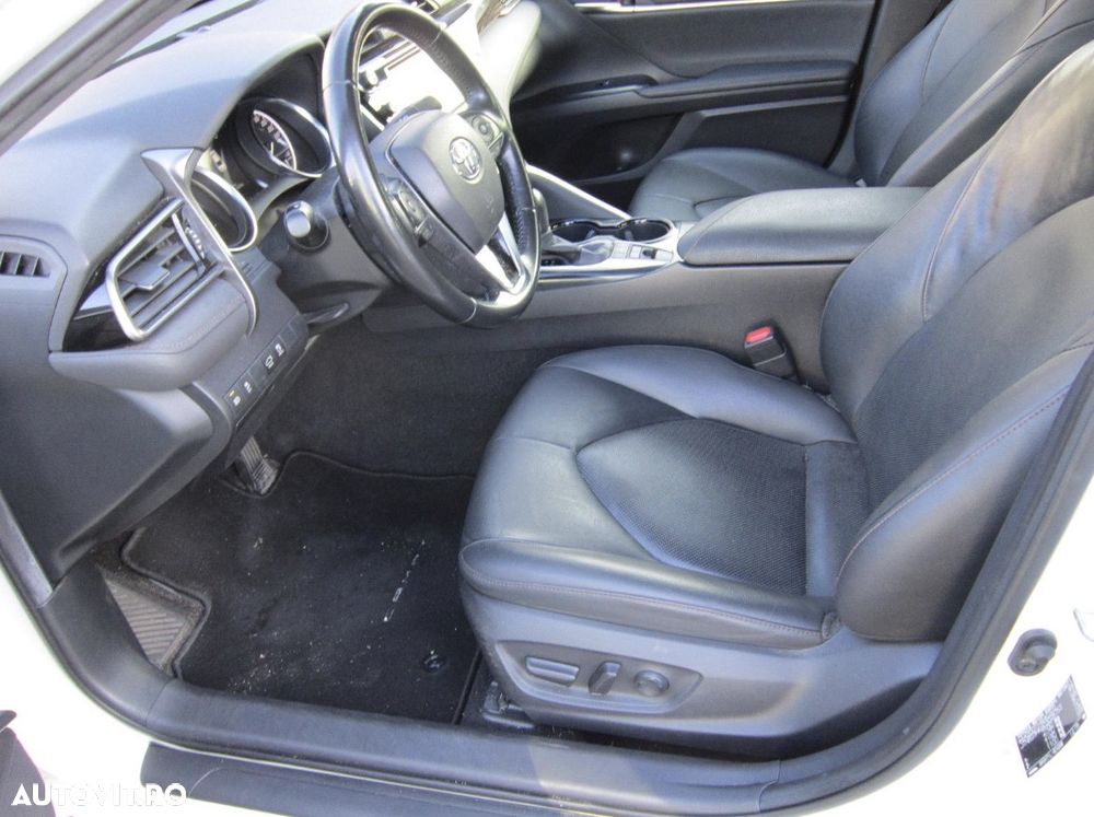 Toyota Camry Executive - 11