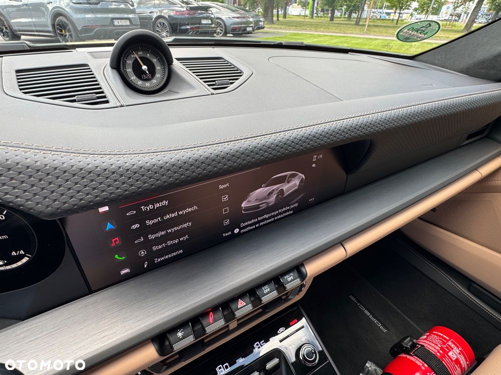 Porsche 911 GT3 Touring PDK - 28
