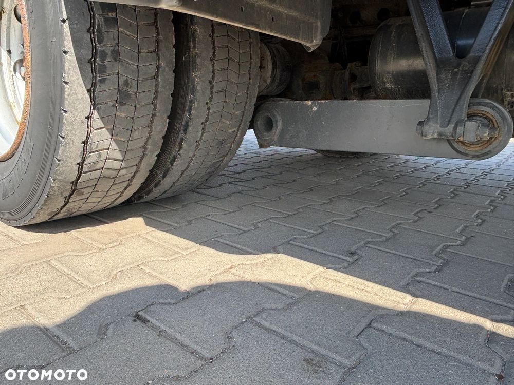 Mercedes-Benz ATEGO 1227 kontener z windą ,  kabina sypialna , webasto, klimatyzacja, niski przebieg , bezwypadkowy. (nie 1224, 1230) - 15