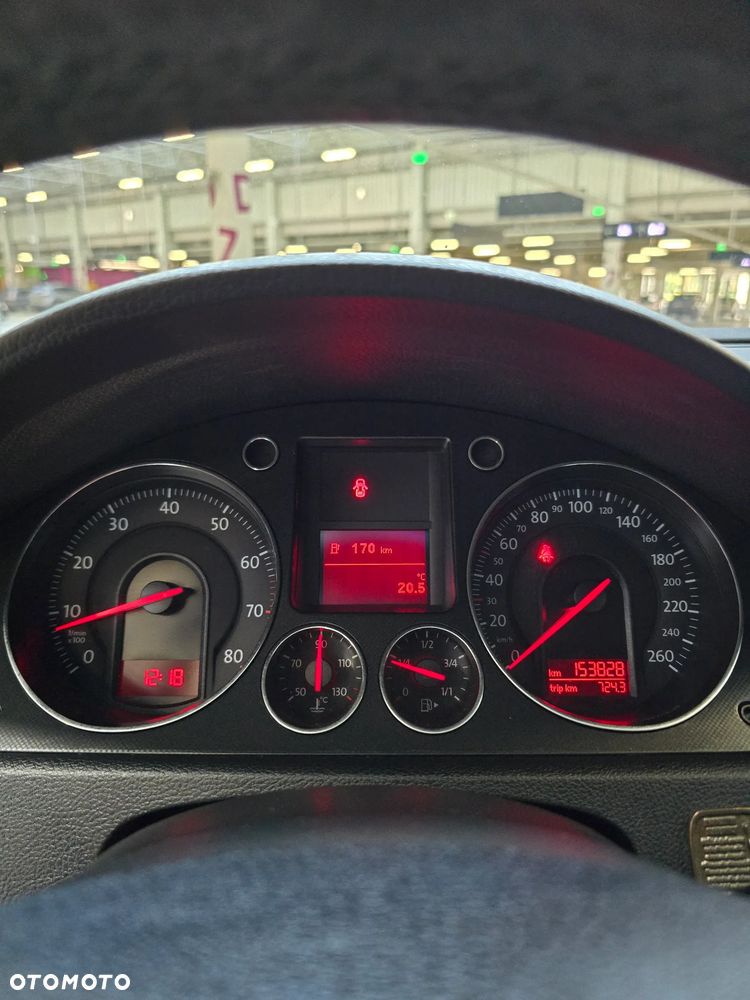 Volkswagen Passat 1.6 FSI Comfortline - 6