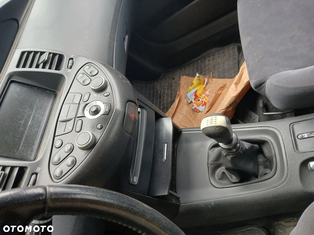 nissan primera P12 Z11 fotel fotele kanapa deska kokpit podsufitka boczek boczki klamka podłokietnik - 6