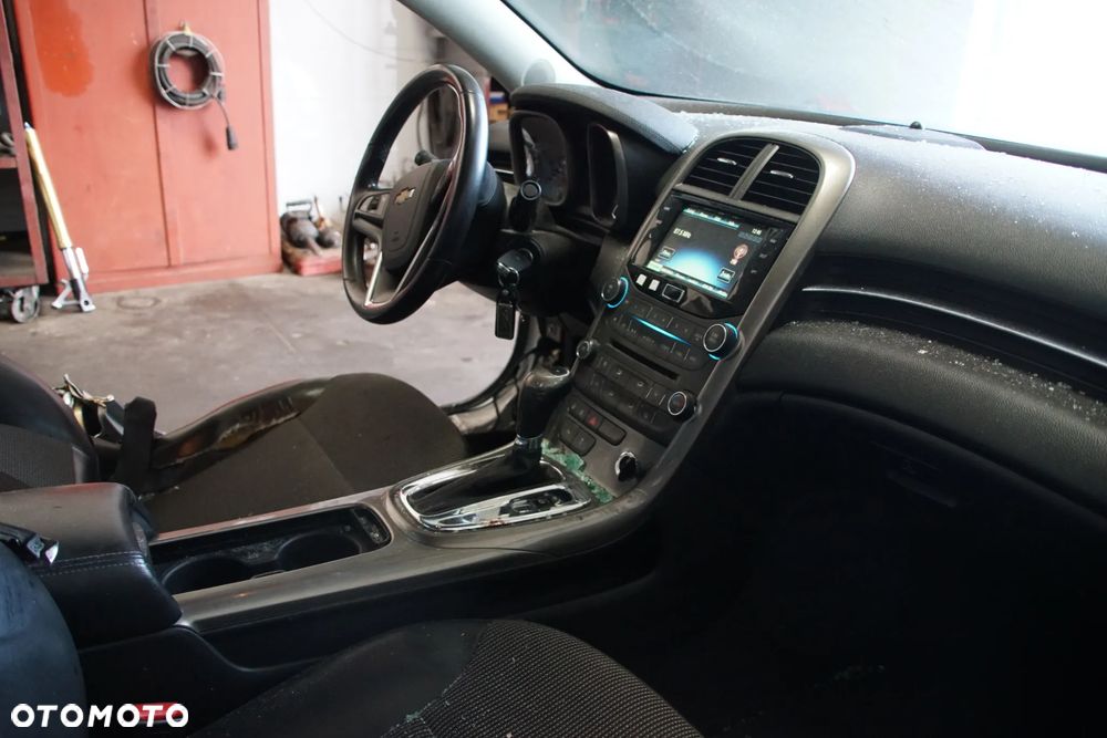 Auto na części - Chevrolet Malibu 2.0 VCDI 160 KM A20DTH AF40 2013R Silnik Skrzynia Drzwi Maska Błotnik Zderzak Lampa Lusterko Klamka Szyba Deska Kokpit Sterownik Moduł Czujnik Licznik Wyświetlacz Panel Kierownica - 12