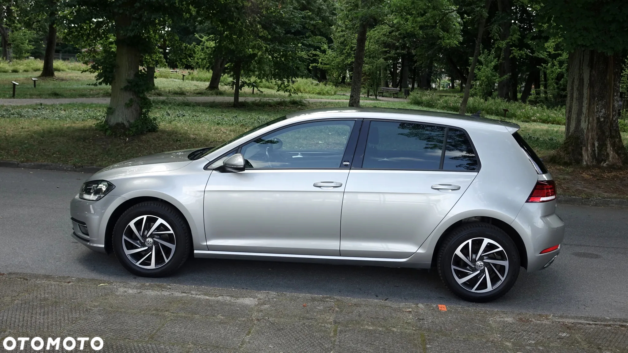 Volkswagen Golf 1.6 TDI Sound - 29