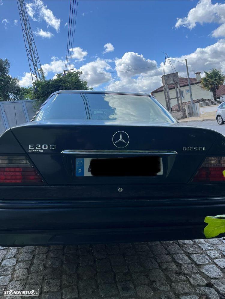 Mercedes-Benz 200 D - 2