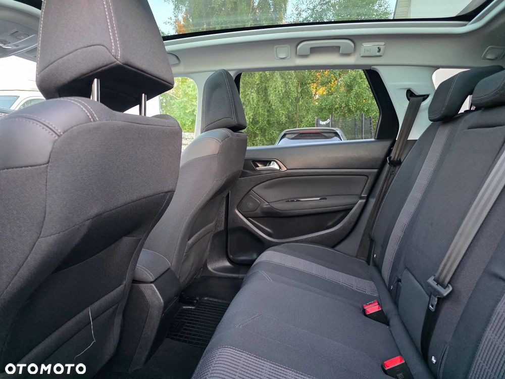 Peugeot 308 1.6 BlueHDi Allure S&S - 28