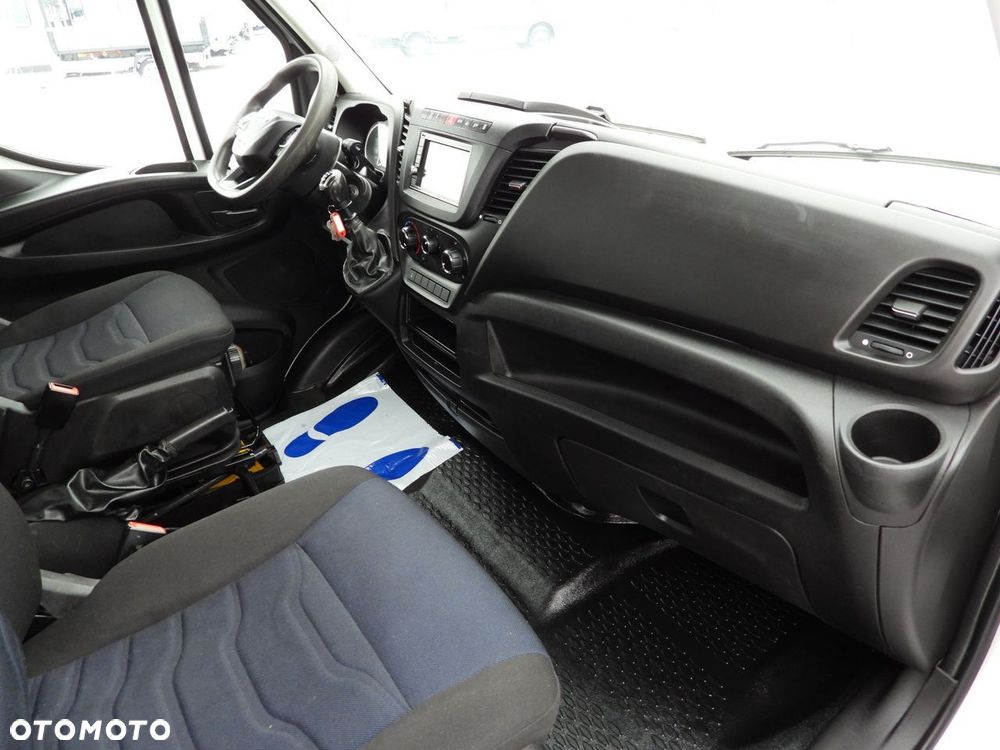 Iveco DAILY 35C16 WYWROTKA PODWÓJNA KABINA DOKA 6 MIEJSC TEMPOMAT NAWIGACJA BLIŹNIACZE KOŁA KLIMATYZACJA  160KM - 40