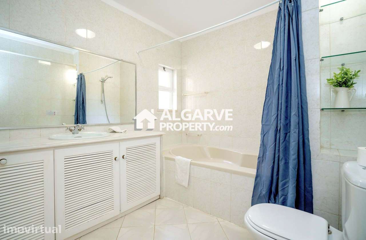 Moradia de 7 Quartos Frente ao Campo de Golfe em Vilamoura, Algarve - Grande imagem: 5/48